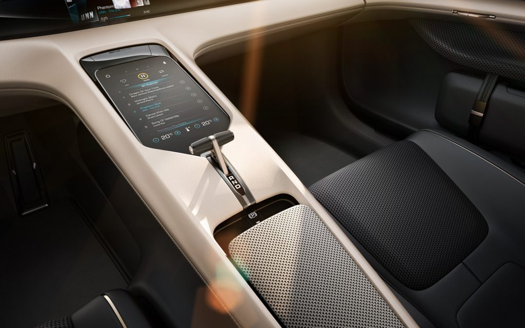 Porsche Mission E interieur